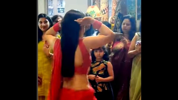 वायरल हुआ महिला का बेली डांस