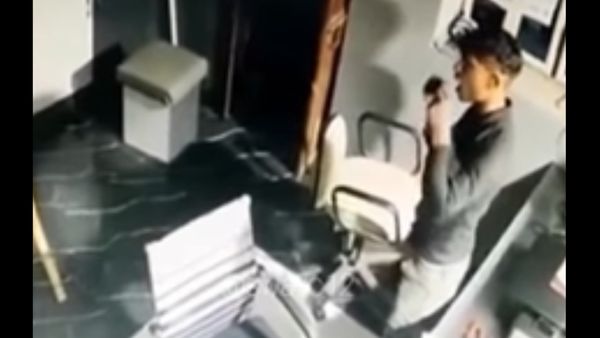 सीसीटीवी देखकर बदल गए हाव भाव
