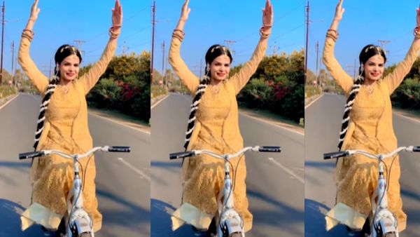 साइकिल चलाते हुए किया धांसू डांस