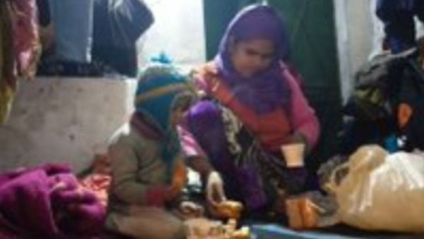 लोगों के घरों में झाडू-पोछा करती हैं रिजवाना