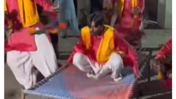 'दुनिया में पागलों की कमी नहीं'