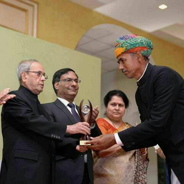 गाजर की भी नई किस्म तैयार की, राष्ट्रपति से सम्मानित गाजर की भी नई किस्म तैयार की, राष्ट्रपति से सम्मानित