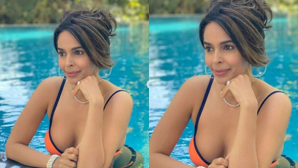 मल्लिका शेरावत ने पहनी भगवा रंग की बिकिनी मल्लिका शेरावत ने पहनी भगवा रंग की बिकिनी