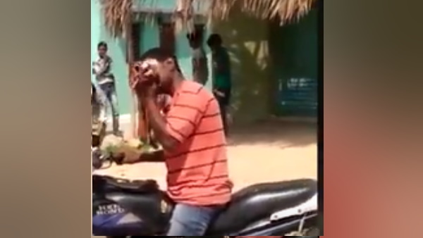 हाथ में नजर आ रहे एक से अधिक सांप 