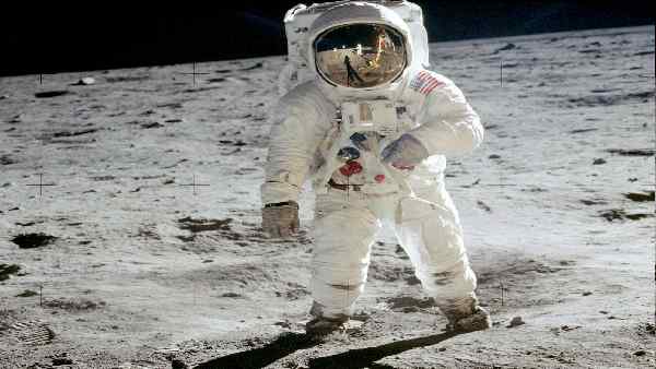 चांद पर फिर अंतरिक्ष यात्री उतारने की तैयारी में है अमेरिका