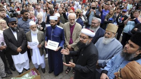 ब्रिटेन में तेजी से बढ़ रही मुस्लिमों की आबादी