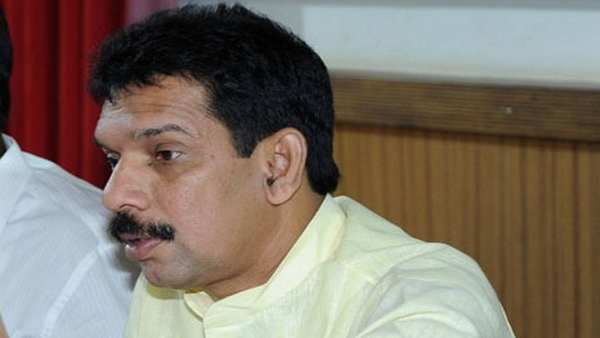 पहले भी आक्रामक तेवर दिखा चुके हैं