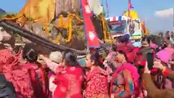 रास्ते में लग रहा श्रद्धालुओं का तांता