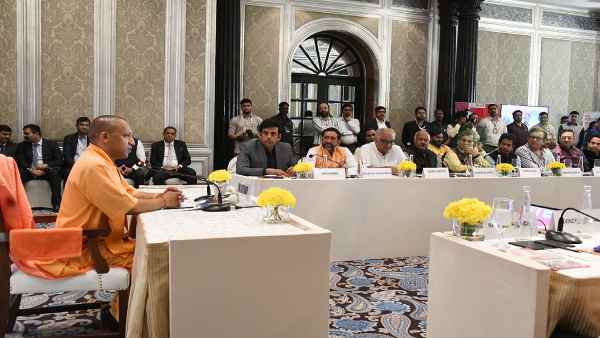 कई उद्योपतियों से मिले सीएम योगी कई उद्योपतियों से मिले सीएम योगी