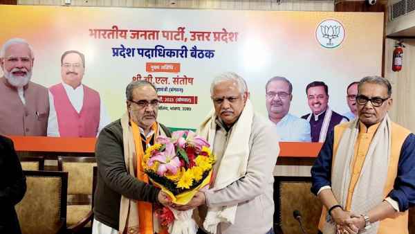 'डबल इंजन' सरकार की उपलब्धियों को जनता तक पहुंचाने की कोशिश 