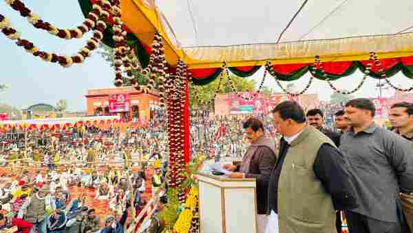 अखिलेश की कार्यकारिणी मे पांचवें नंबर पर शिवपाल अखिलेश की कार्यकारिणी मे पांचवें नंबर पर शिवपाल