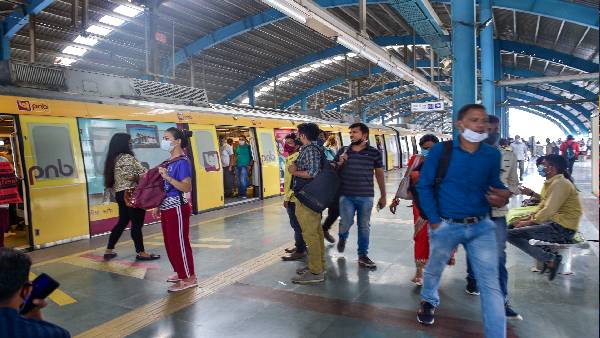 नोएडा मेट्रो ने किया फ्री कार्ड देने का फैसला 