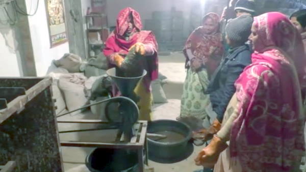 रोजगार मिलने से महिलाएं बाग़-बाग़