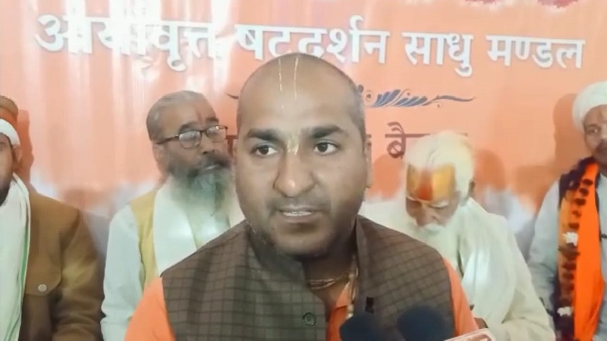 पाकिस्तान के कराची में स्थित गौड़िय वैष्णव परंपरा के मठ के प्रमुख श्रीकृष्ण किशोर दास महाराज पाकिस्तान के कराची में स्थित गौड़िय वैष्णव परंपरा के मठ के प्रमुख श्रीकृष्ण किशोर दास महाराज