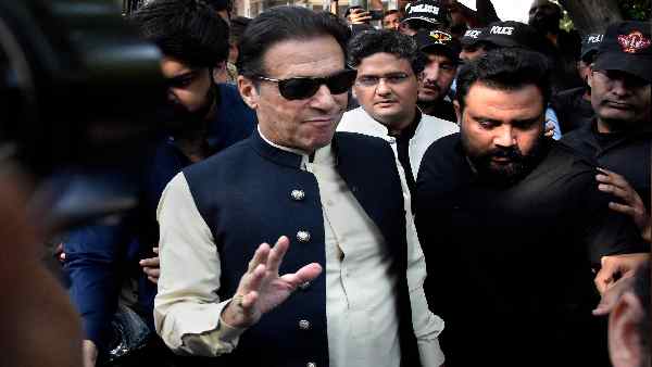 इमरान की पार्टी की ओर से शेयर किया गया है वीडियो