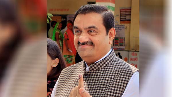 हिंडनबर्ग की रिपोर्ट से हिला अडानी ग्रुप