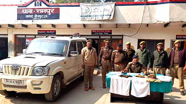 पुलिसकर्मियों पर जमाने लगा धौंस 