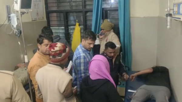 Kaushambi sub inspector injured in stone pelting on the police illegal construction work up news