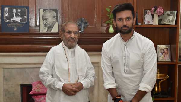 संसद में 'परकटी महिला' पर विवाद