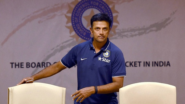 द्रविड़ ने खुशी से लगवाया टीका