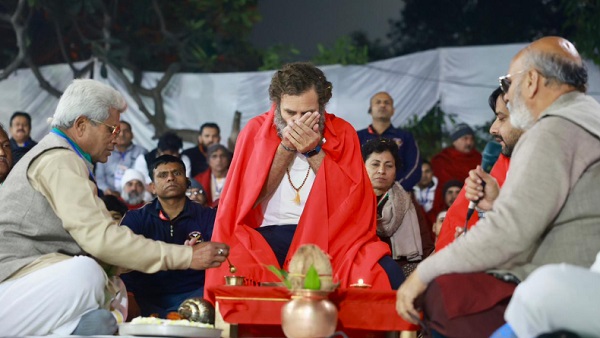 राहुल गांधी के साथ आरती करने वाले पंडित ने क्या कहा? 