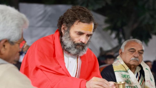'राहुल गांधी आरती के दौरान फोटोशूट के लिए नहीं रुके'