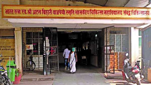 समय पर अस्पताल नहीं आते 50 प्रतिशत डॉक्टर