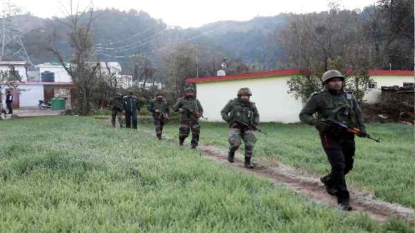 '24 साल से डंडा बना हुआ था राइफल'