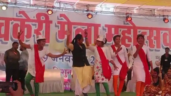 बसपा विधायक रामबाई का नृत्य