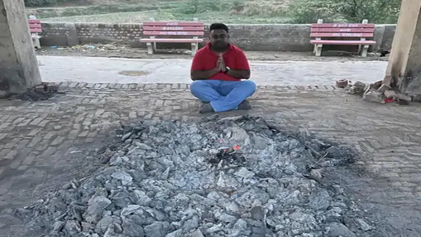  महिला के साथ आपत्तिजनक अवस्‍था में फोटो