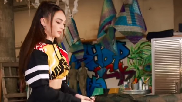 बॉने गेब्रिएल ने फैशन डिजाइनिंग में ली है डिग्री