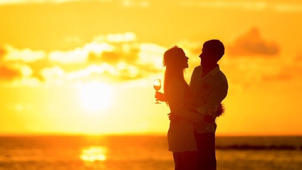 डेटिंग ऐप के जरिए मुलाकात डेटिंग ऐप के जरिए मुलाकात