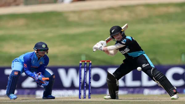 ऋचा घोष (विकेटकीपर)