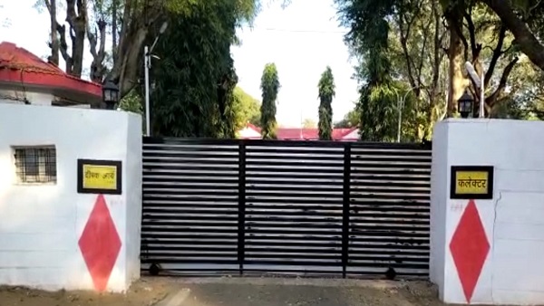 कलेक्टर बंगले पर तैनात संतरी को रात में आया अटैक, दम निकला