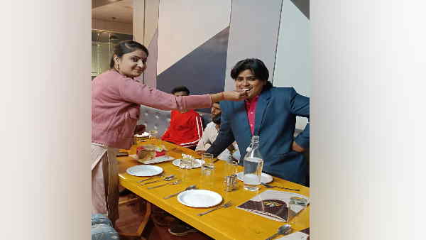 पति पत्नी की तरह रहती थीं दोनों लड़कियां