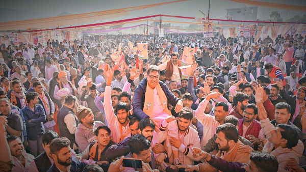 एक के बाद एक वीडियो वायरल