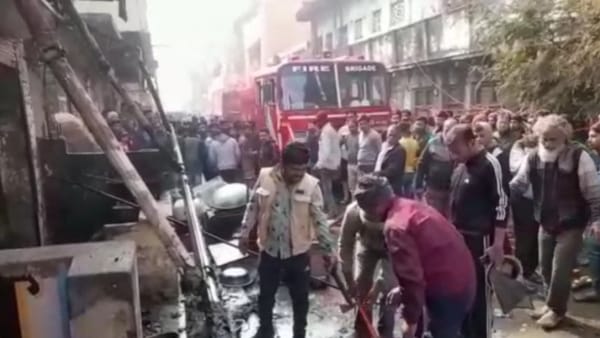 मौके पर पहुंची फायर ब्रिगेड