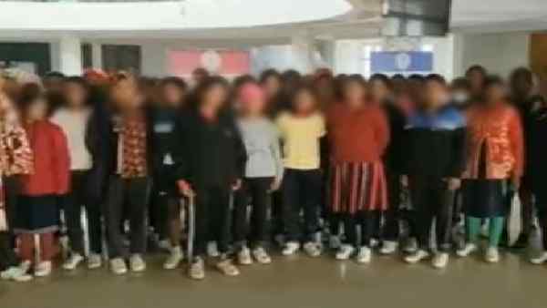 वार्डन के खिलाफ छात्राओं का हल्ला बोल