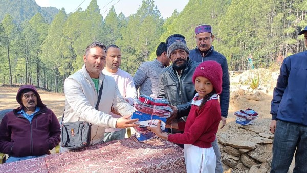 पिता ने खेत बेचकर ढ़ाई लाख रूपए दान कर दिया