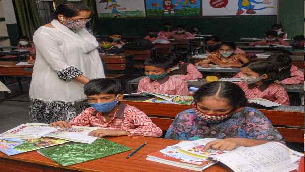 स्कूल छोड़ चुके बच्चों को भी मिलेगी रिफंड