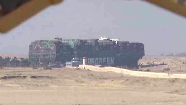 चीनी स्टाफ ने लगाया भेदभाव का आरोप