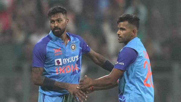 गेंदबाज वापसी करने में कामयाब रहा