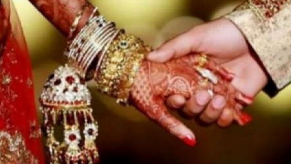 साड़ी,गहने पहनाकर किया है श्रृंगार 