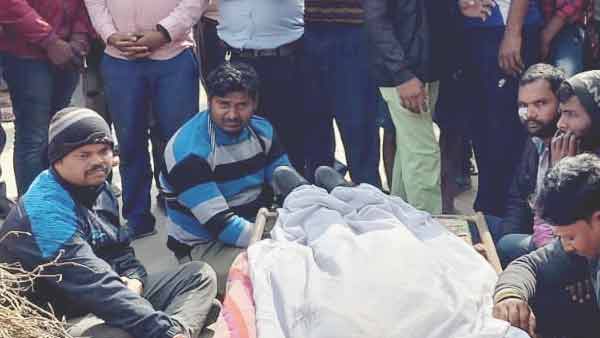 बहन को स्कूटी से लेकर स्कूल जा रहा था भाई