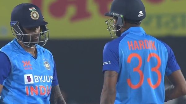 सूर्यकुमार और वॉशिंगटन का प्रयास