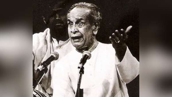 1941 में पहली परफॉर्मेंस