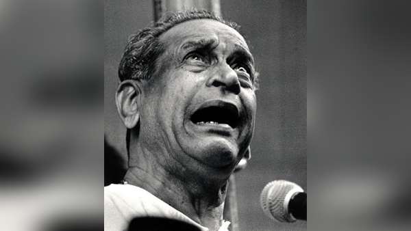 बचपन में सुरों की साधना में खो जाते थे