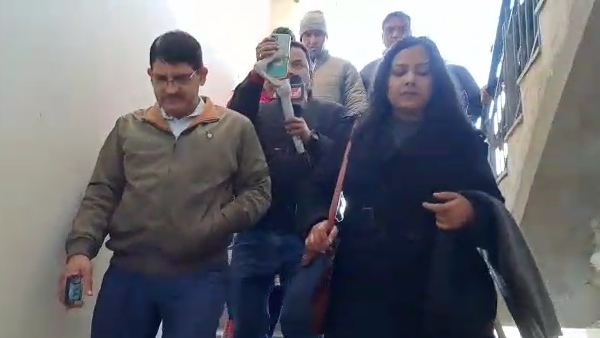  25 लाख लेते नहीं पकड़ा जा सका
