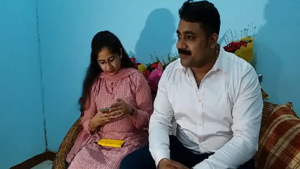 सृष्टि चंद्राकर हिंदू और सोनल डेविड ईसाई धर्म से सृष्टि चंद्राकर हिंदू और सोनल डेविड ईसाई धर्म से