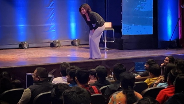  जादू से मटके से निकाला पानी